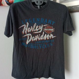Harley-Davidson  Gasoline Alley Red Deer Alberta graphic Tee Size in description
